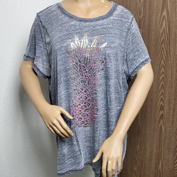 Torrid Classic Fit short-sleeve t-shirt with yellow gold metallic pineapple 3X - Picture 1 of 7